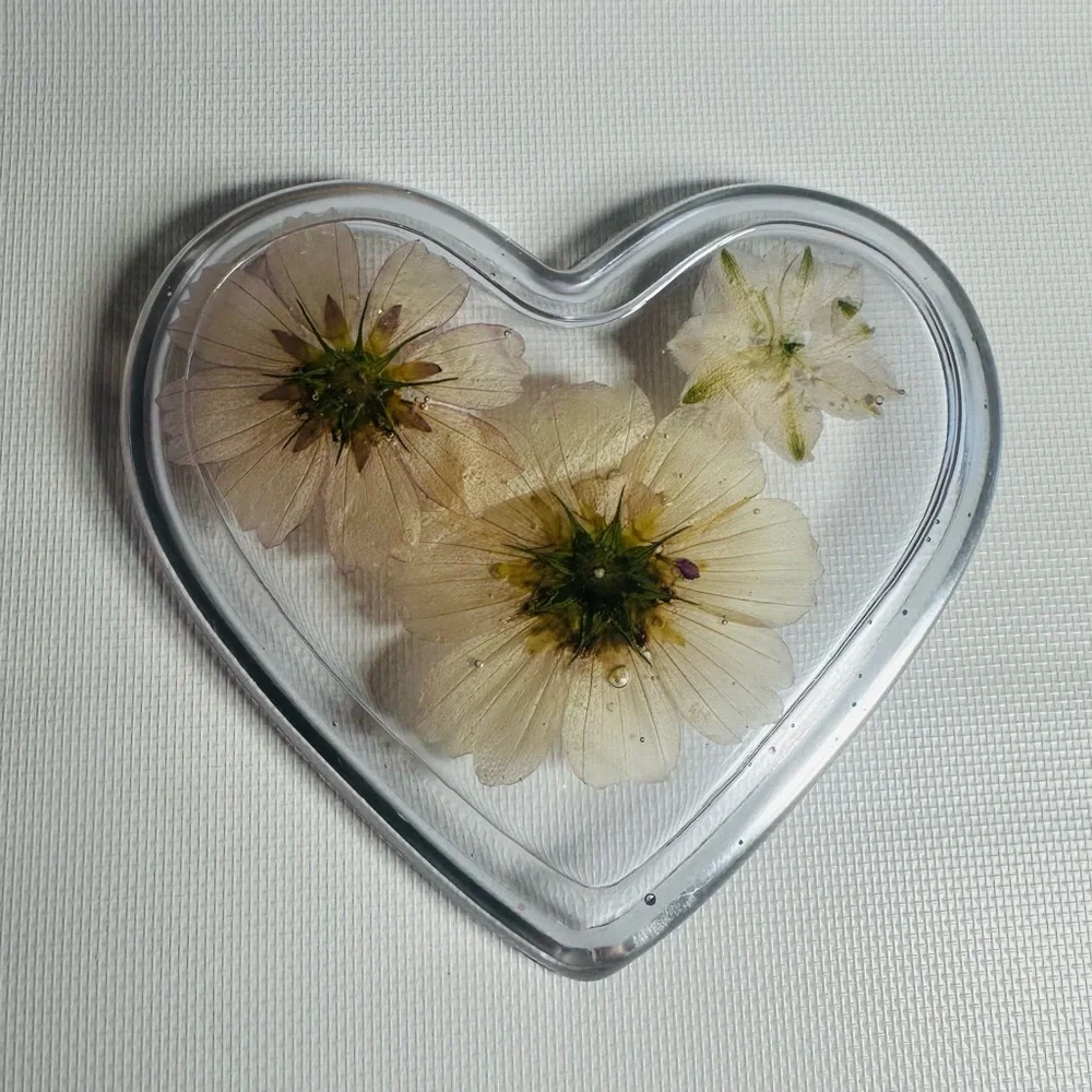 Hand Crafted Resin Heart-Shaped Floral Jewelry Dish